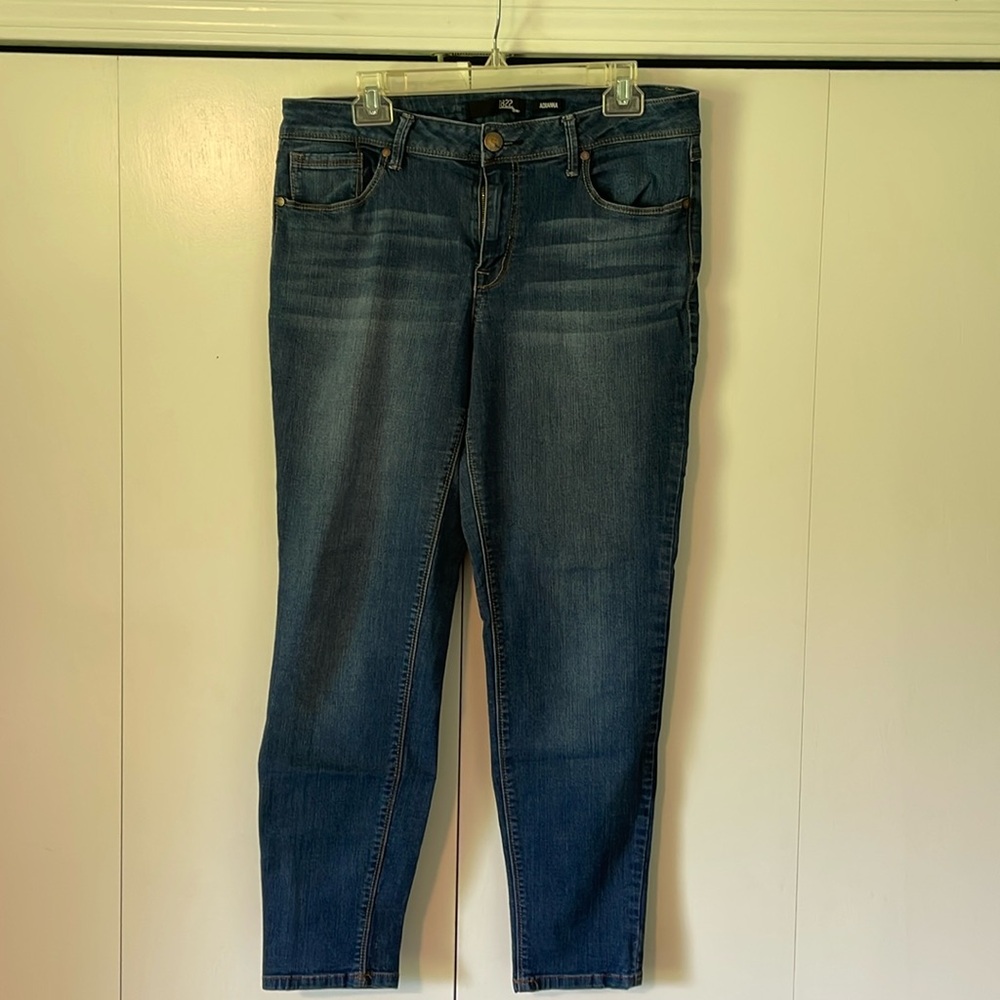1822 Adrianna Skinny Jeans